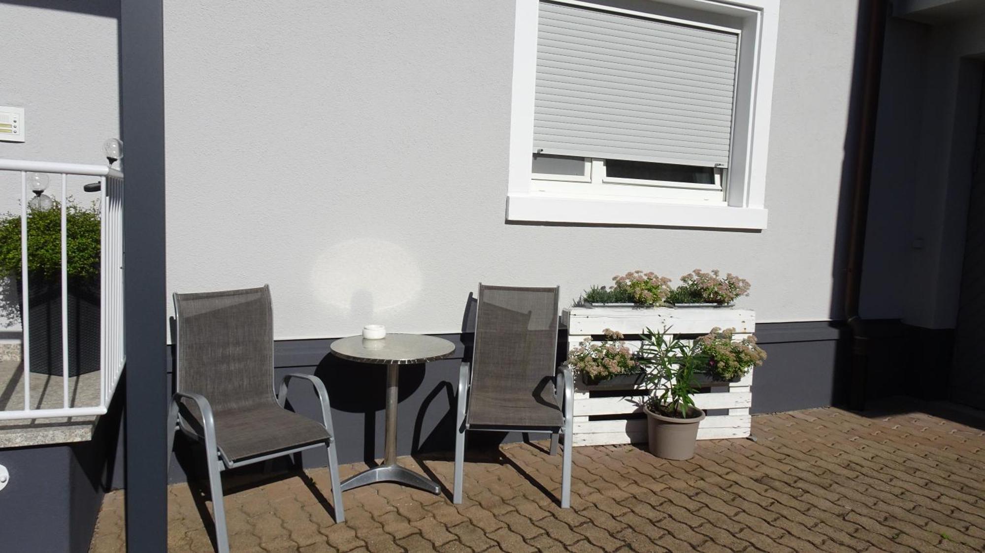 Schwarz-Weiss Appartement Rust Buitenkant foto