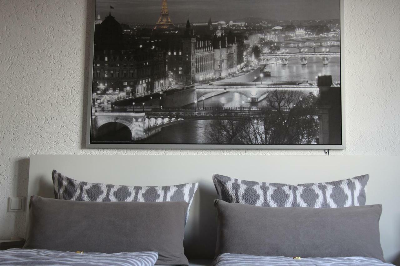 Schwarz-Weiss Appartement Rust Buitenkant foto